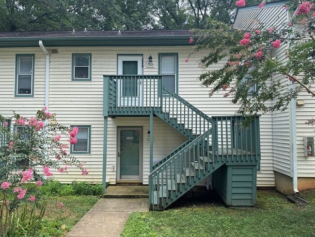 Primary Photo - Adorable 2 Bedroom Condo Near UNC!