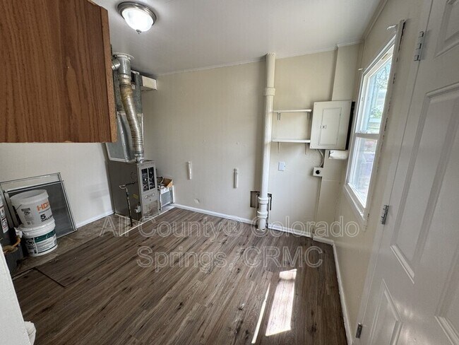 Building Photo - 607 Brookshire Ave