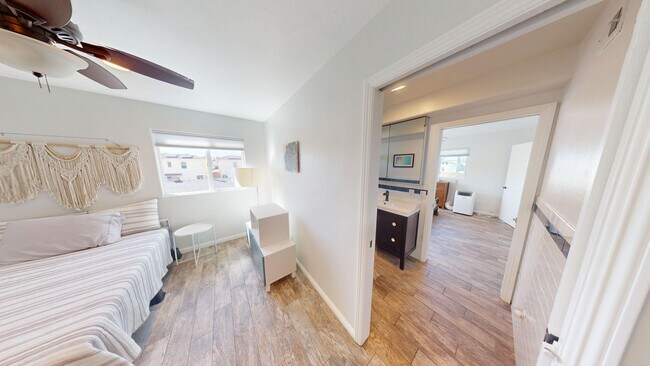 Building Photo - Short or Long Term Rental | ROOFTOP VIEWS!