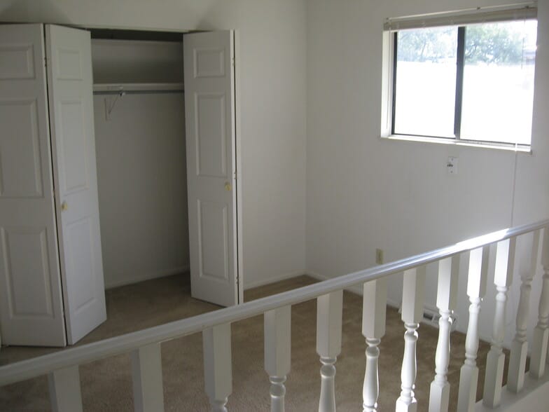 Building Photo - 670 Voiles Pl