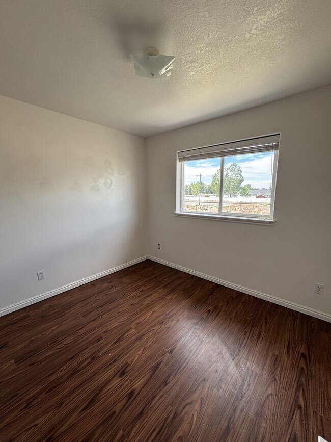 Building Photo - 3565 E Deloy Dr