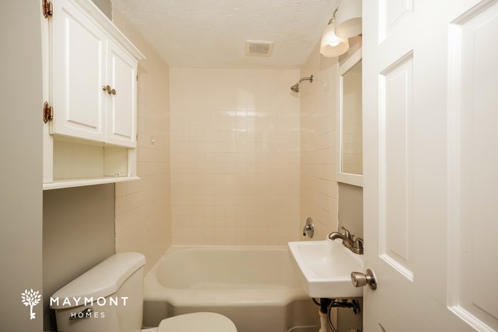 Building Photo - 7064 Barton Dr