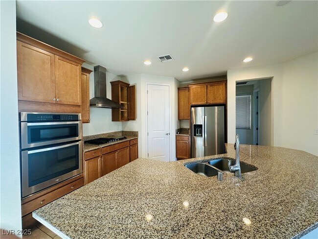 Building Photo - 10302 Kesington Dr