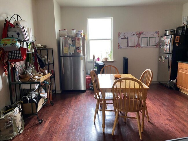 Building Photo - 615 W N Loop Blvd