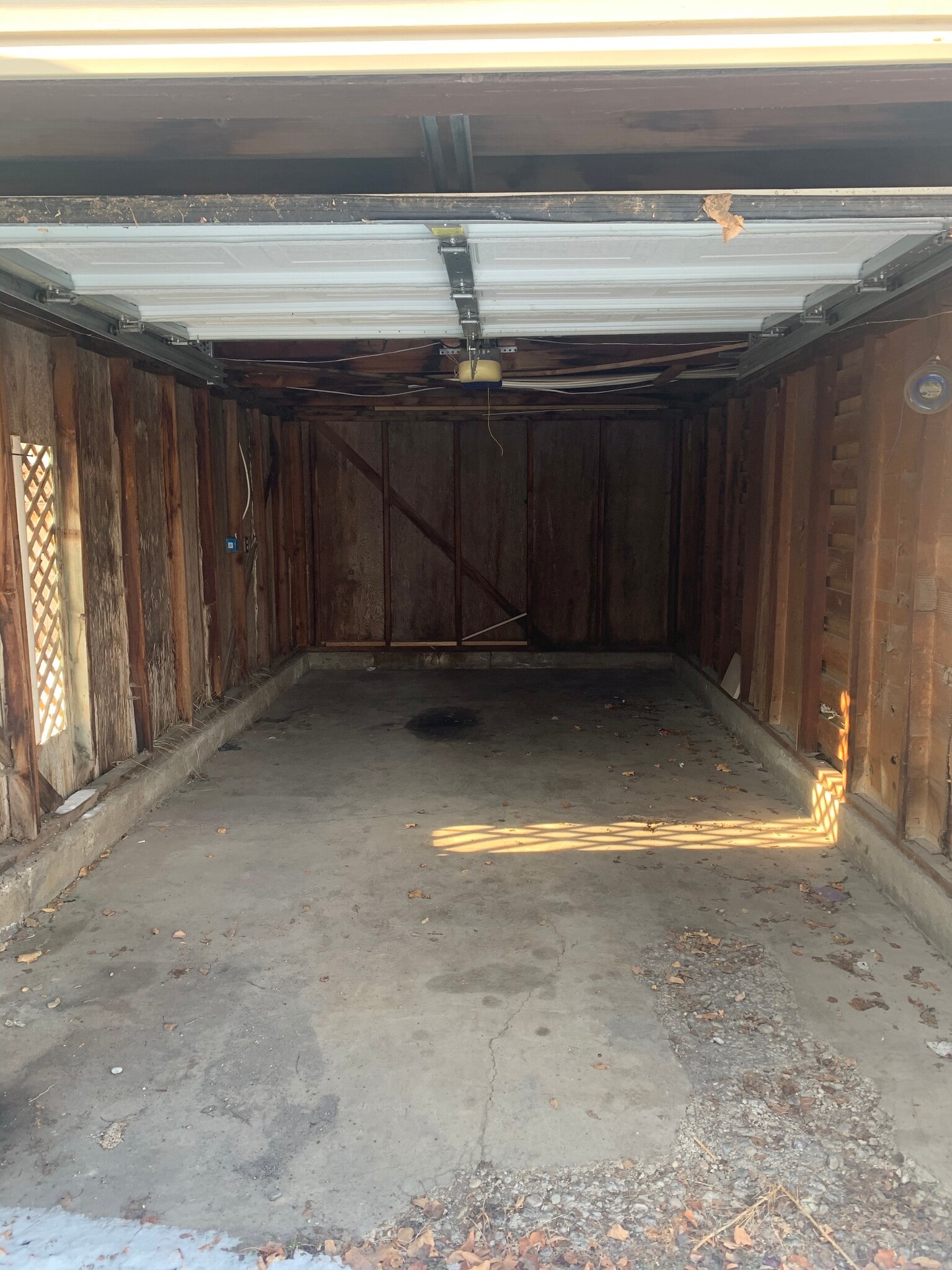 Building Photo - 680 Lincoln Dr