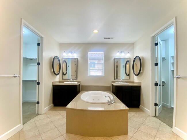 Building Photo - Dazzling 5-bedroom home in Fremont – Ardenwood Neighborhood!