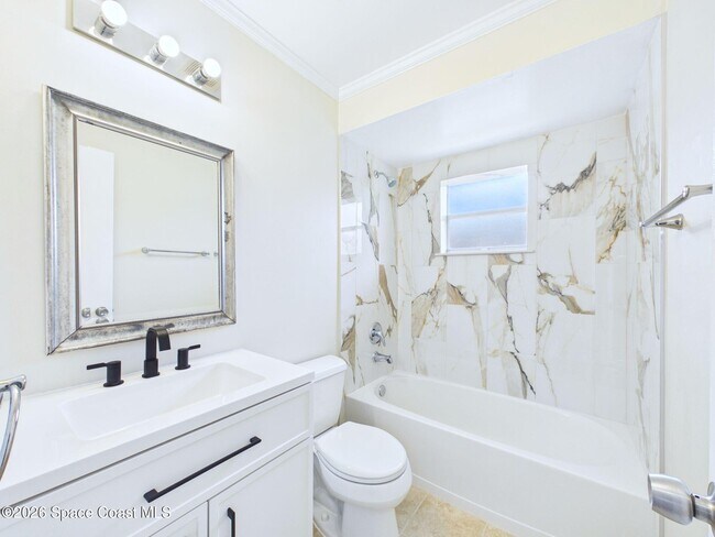 Building Photo - 1523 Breese St NE