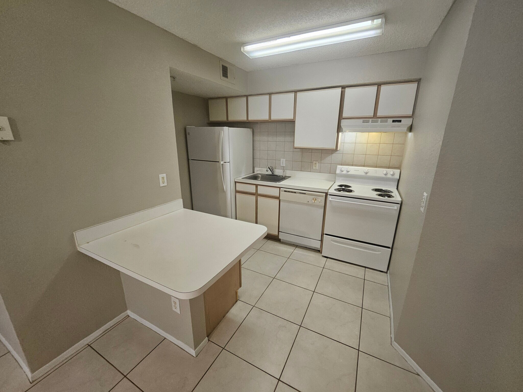 Building Photo - 2213 Grand Cayman Ct