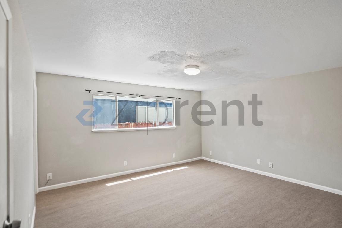 Building Photo - Unit 1