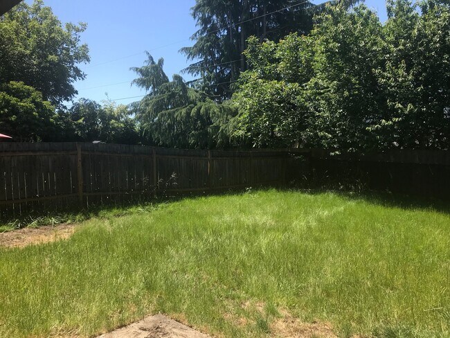 Building Photo - This one level charmer won't last long! 3 ...