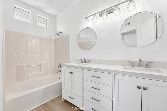 Building Photo - 2 Carlsbad Ln