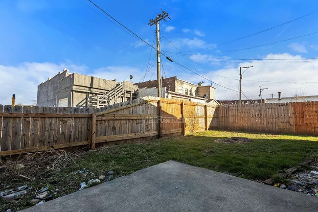 Building Photo - 30 W Oxford St