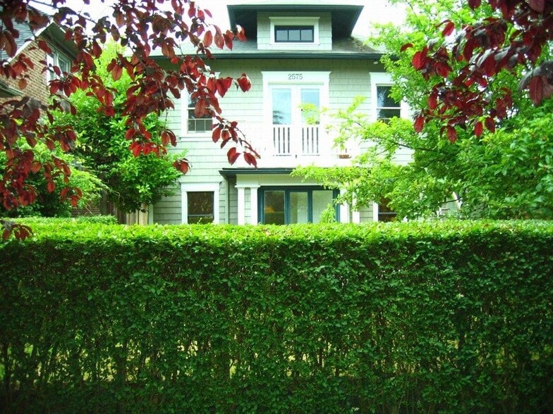Front Entry - 2575 6th Ave W