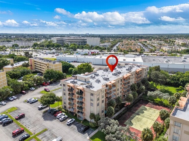 Building Photo - 9310 Fontainebleau Blvd