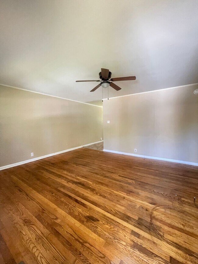 Building Photo - 5137