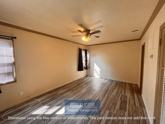 Building Photo - 3220 Parkside Dr