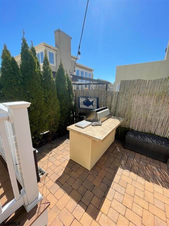 Building Photo - 12 Seaside Ct