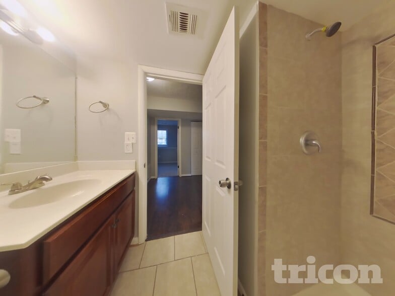 Building Photo - 4016 Oakley Dr