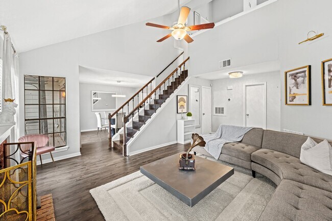 Building Photo - 2211 S Kirkwood Rd