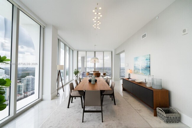 Building Photo - 16901 Collins Ave