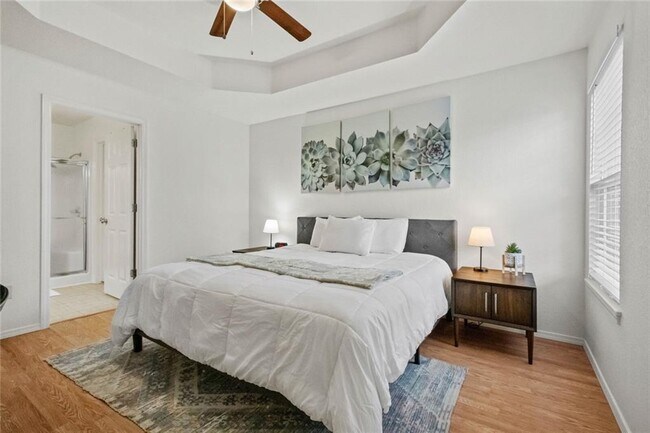 Building Photo - 906 SW Terry Ln