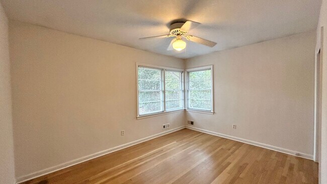 Building Photo - 1476 Lively Ridge Rd NE