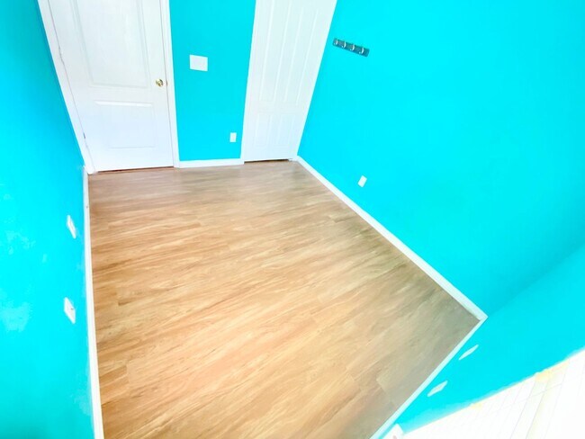 Building Photo - Stunning Lake View Home in Waterside Estate!