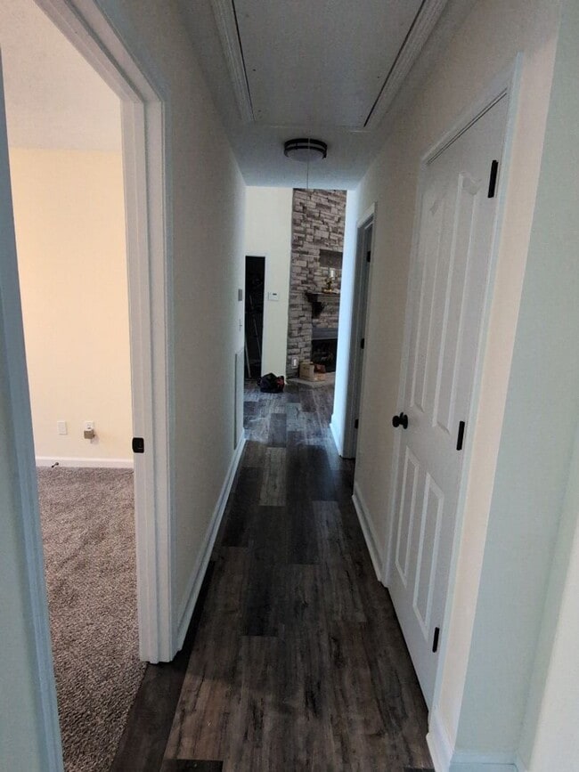 Building Photo - Adorable Ranch with a bonus room and half ...