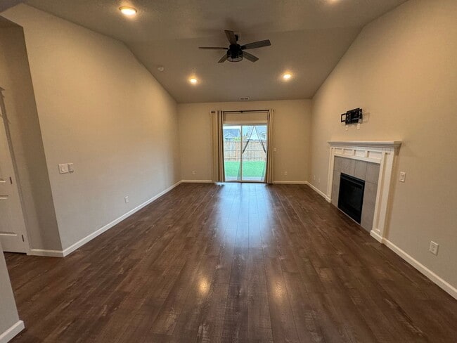 Building Photo - Charming 3-Bedroom Home