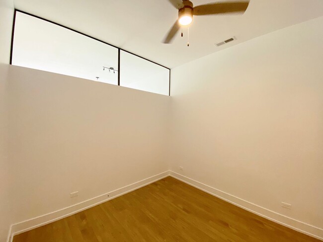 Building Photo - 3312 N Halsted St