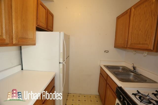 Building Photo - 717 W Belmont Ave