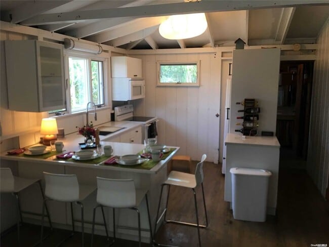 Building Photo - 80 Pond Rd