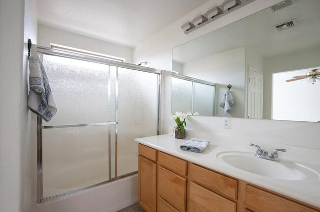 Bathroom 2 (master bathroom) - 2591 E Bellerive Dr