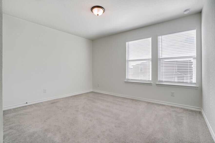 Building Photo - 1806 Overlook Bnd