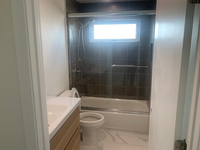 Building Photo - 708 W Gage Ave