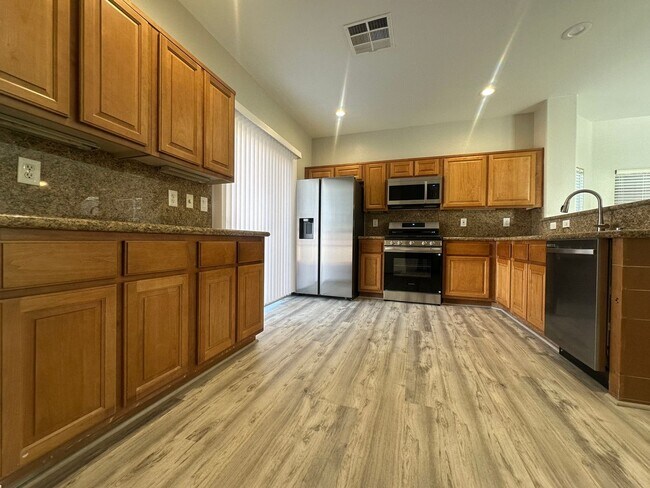 Building Photo - 4 Bedroom Home + Downstairs Office | Move-In Ready