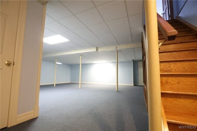 Building Photo - 40 Vassar Dr