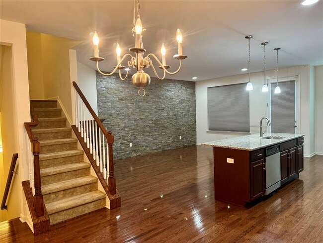 Building Photo - 127 Meadow View Dr