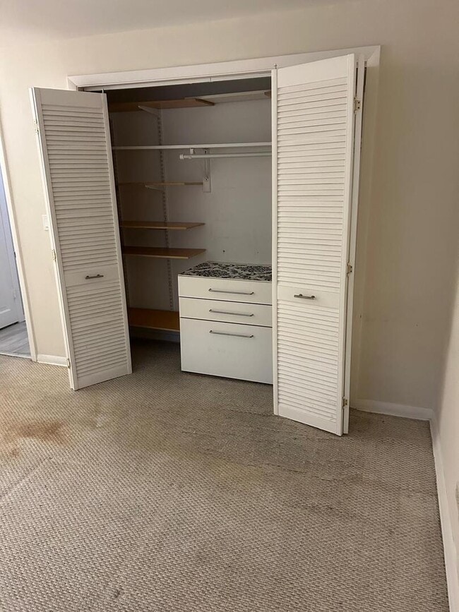 Building Photo - 4730 N Kenneth Ave