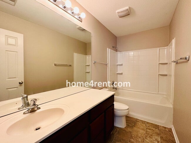 Building Photo - 8719 Dunraven St