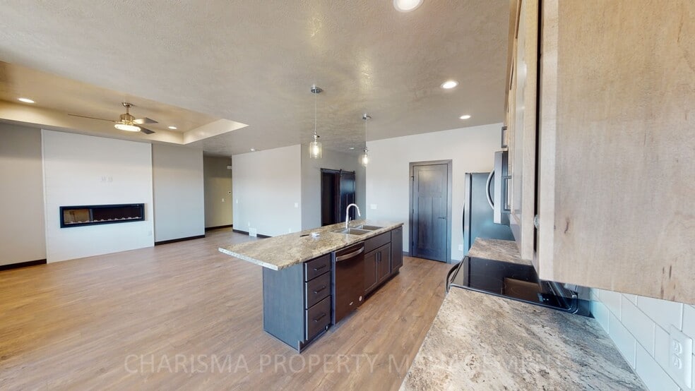 Building Photo - 4528 W Graceland Pl