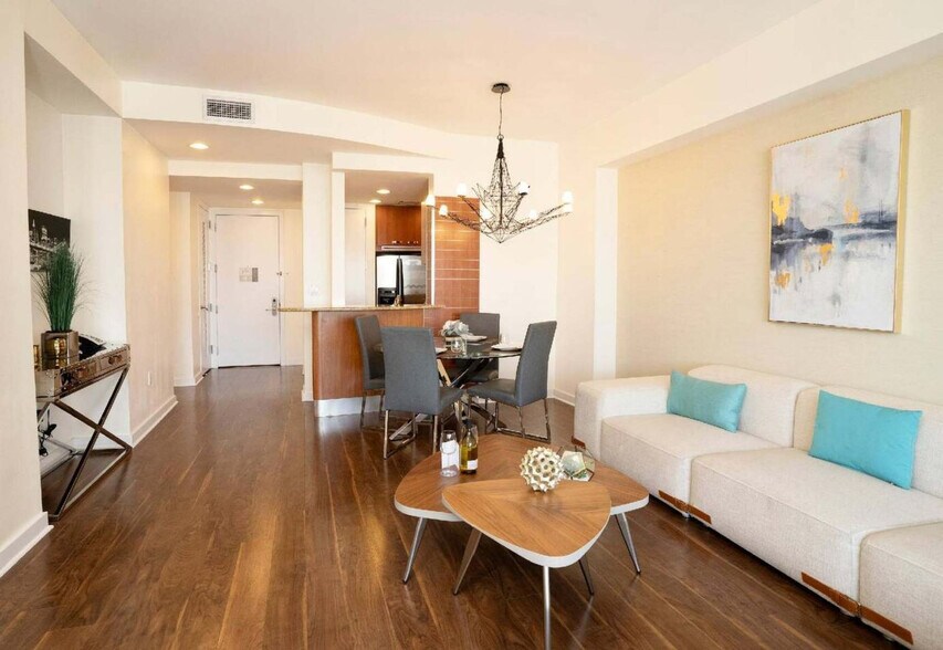 Building Photo - 1395 Brickell Ave