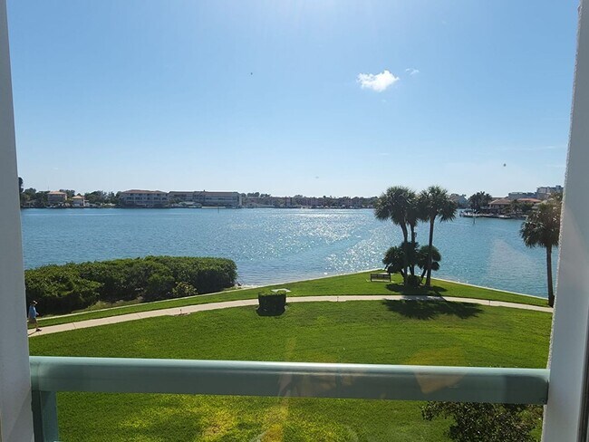 Building Photo - Condo - Coral Pointe At Harbourside with Water Views