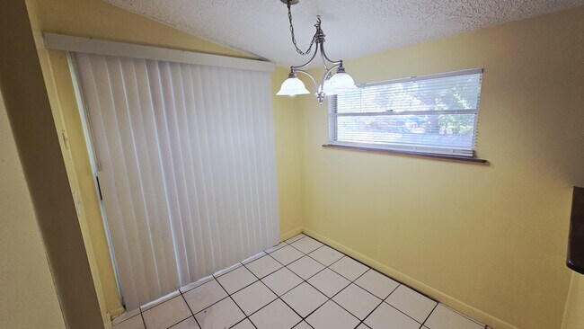 Building Photo - 1715 Bentley Blvd