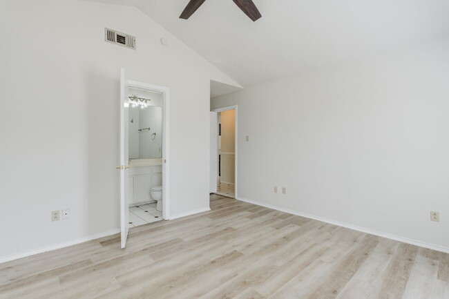 Building Photo - Cozy, Freshly Updated 3-bedroom 2-bathroom...