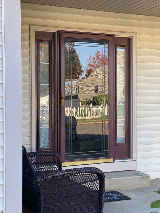 Building Photo - Nice Sinking Spring Larger Fenced Semi-Det...