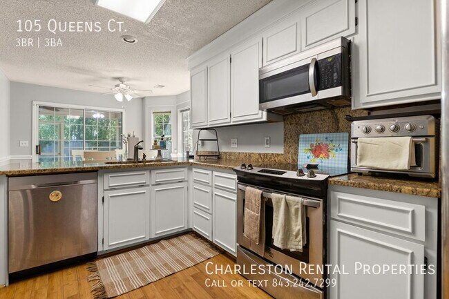 Building Photo - 105 Queens Ct