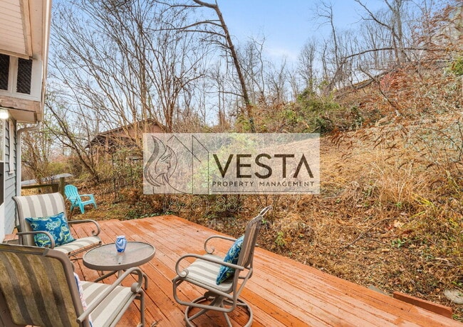 Building Photo - 220 Meredith Lp