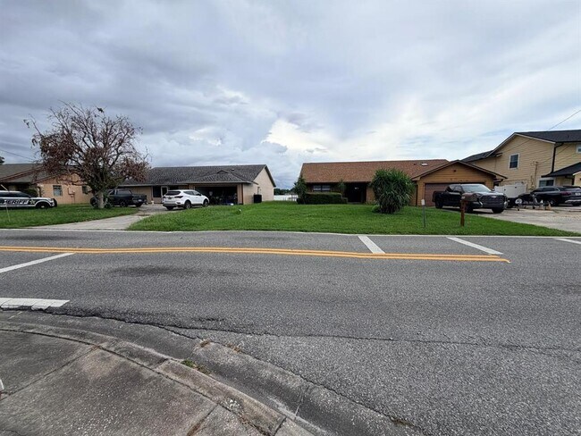 Building Photo - 2510 Sandalwood Dr