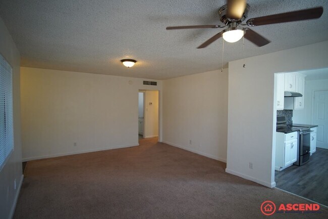 Building Photo - 648 Delfino Ln